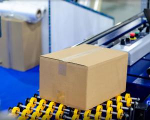 How do hot and cold environments impact case sealing?